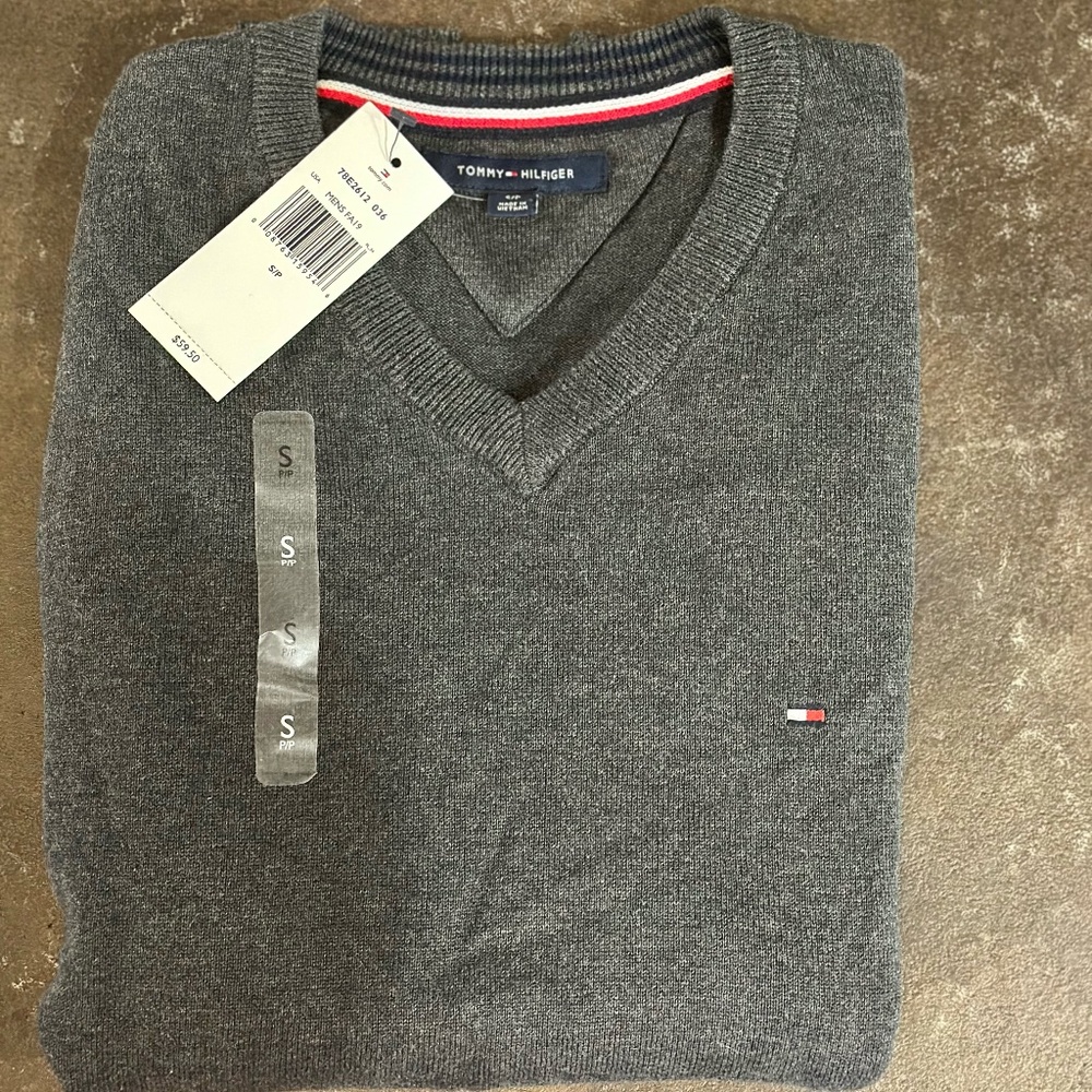 Tommy Hilfiger Mens Gray Sweater - size SMALL - NWT
